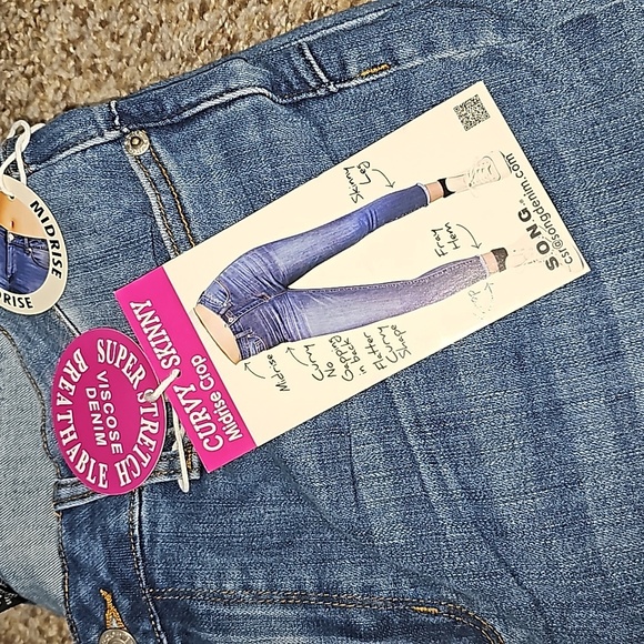 S.O.N.G. Curvy Skinny Midrise Crop Jeans - Picture 3 of 9